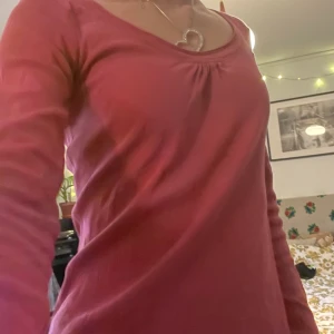 Edc by esprit tröja - Söt Edc by esprit tröja. Tycker verkligen om den men lite stor på mig. Skriv för fler bilder eller frågor!