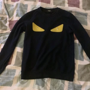 Fendi tjocktröja  - Fendi tröja storlek S/M