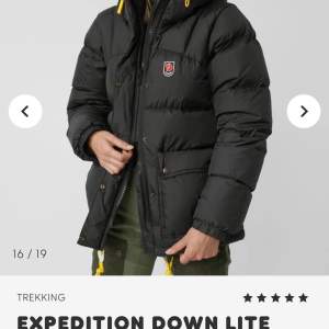 Fjärllräven jacka i storlek S  i modellen expedition down lite Köptes 2021. Fint skick. Vill ha den såld så fort som möjligt! Skicka privat för fler bilder 