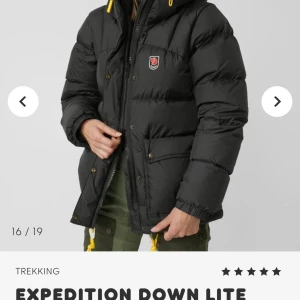 Jacka - Fjärllräven jacka i storlek S  i modellen expedition down lite Köptes 2021. Fint skick. Vill ha den såld så fort som möjligt! Skicka privat för fler bilder 