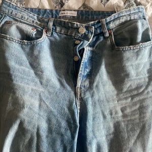Zara jeans Bootcut - Storlek 44 men små i storleken 