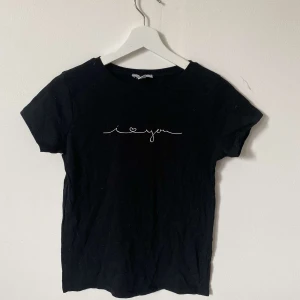 Svart t-shirt  - Jättefin, bra skick 