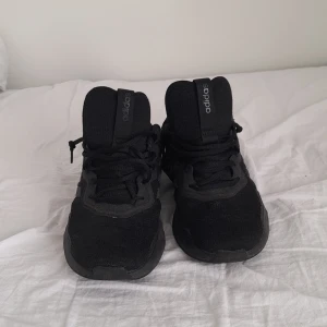 Adidas - Adidas skor bara andvända inomhus