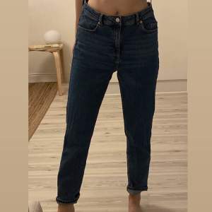 Supersköna och fina jeans, säljs bara pga fel storlek. 👖