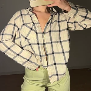 Skjorta, från H&M  - Knappt använd