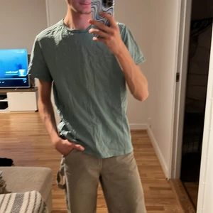 T-Shirt från H&M Strl L  - T-Shirt från H&M Strl L 