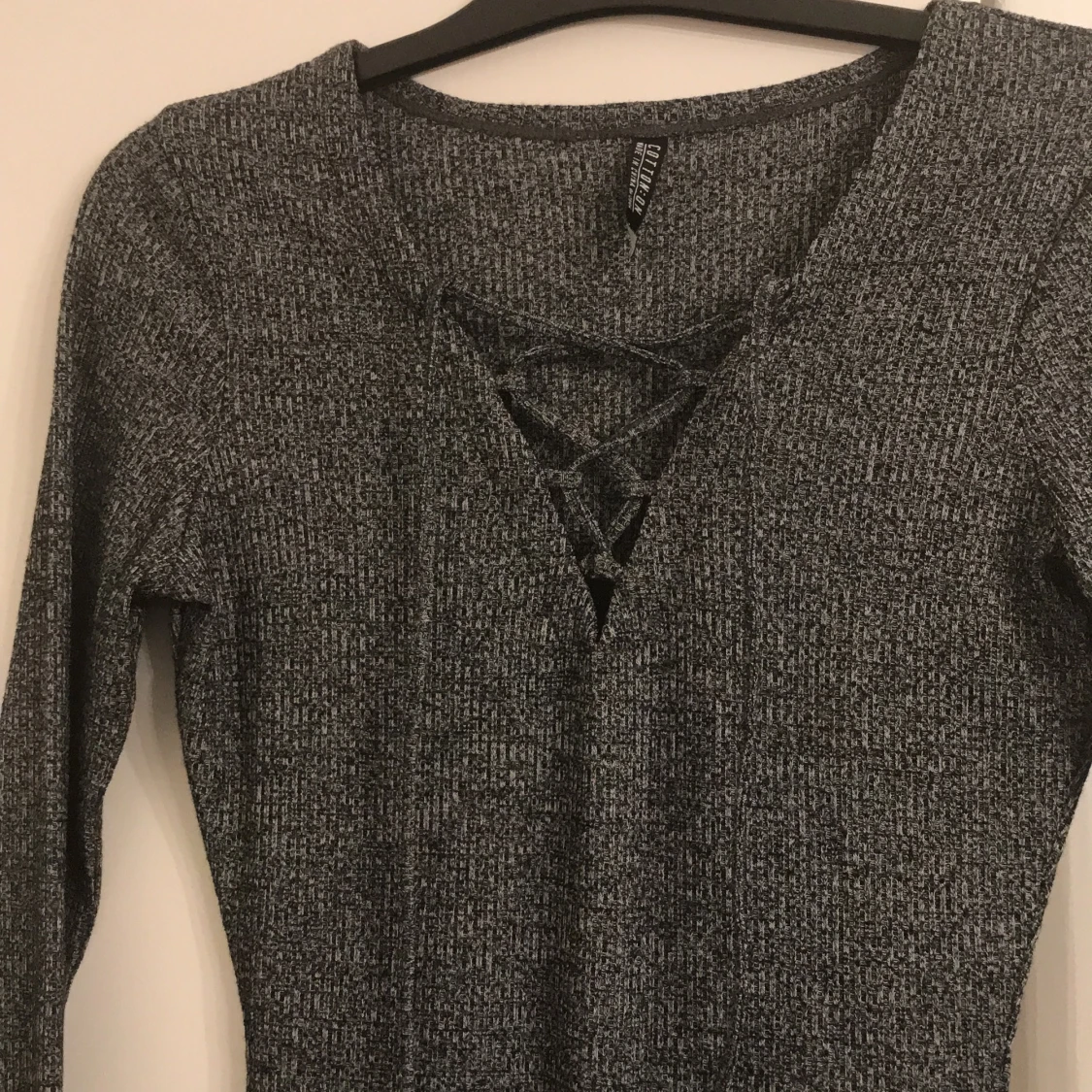 Grå figursydd klänning strl S - 90