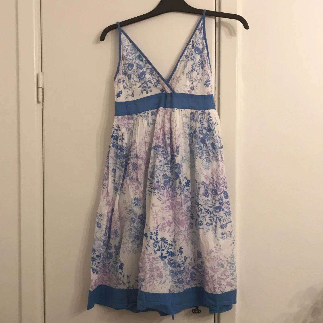 Blommig klänning strl S