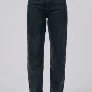 Säljer dessa jeans från A-DSGN då dom är förstora för mig. Använda ett fåtal gånger så fortfarande i nyskick😊Utgångspris 400 kr✨💕Nypris 699 kr! 