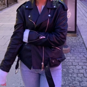 Oversized skinnjacka  - En skitfin skinnjacka som sitter lite mer oversized! 