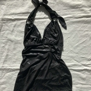 Topp - Festlig topp/klänning med öppen rygg(se bild nr 2), passar till xs-m