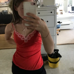 Vintage linne - Supersnyggt vintage linne!!!💗🥰🥰 säljer även mycket annat liknande och kommer lägga upp mer så småningom så ta gärna en titt☺️❤️