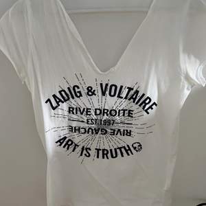 Säljer min zadig & Voltaire T-shirt som inte kommer till användning, nypris ca 950kr. 