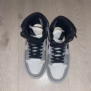 Jordan 1 smoke grey - Jordan 1 smoke grey i storlek 38