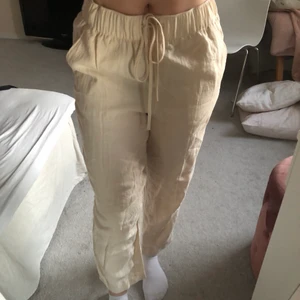 Linnebyxor  - Beiga linnebyxor från H&M. Ändast använda en gång. Storlek S/M💕🌼🎀 Är det flera intresserade startar jag en budgivning⭐️