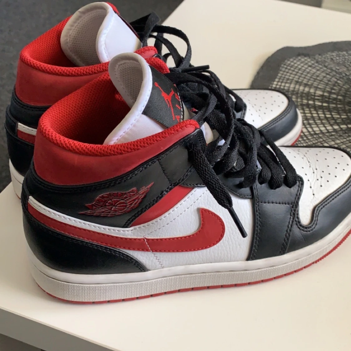 Jordan 1 mid gym red - 90
