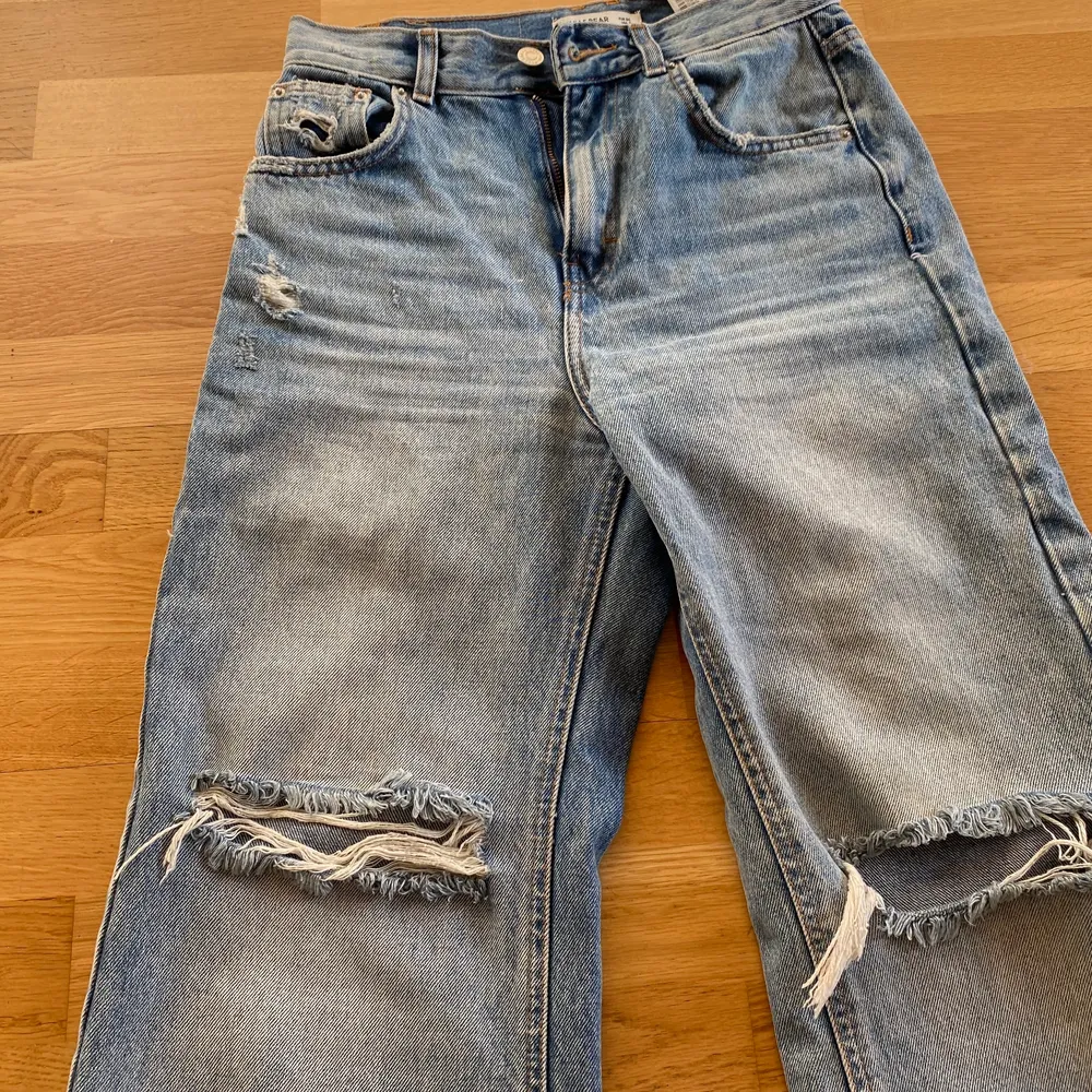 Från pull&bear, knappt använda, storlek 34. 230 kronor inklusive frakt. Jeans & Byxor.