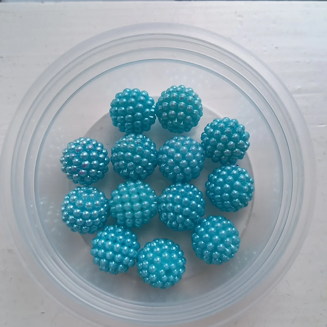 Skinande blå bubbelpälor