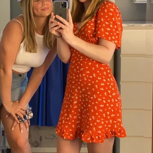 sommarklänning  - sjukt söt sommarklänning från HM, passar mig som har storlek S/M, köpt förra sommaren men endast använd vi såg tillfällen, skriv till mig för mer info!💗