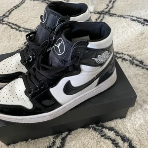 Jordans 1  - Säljer jordans 1 i mycket gott skick köpt för 4250kr sälj nu för 1300kr. 