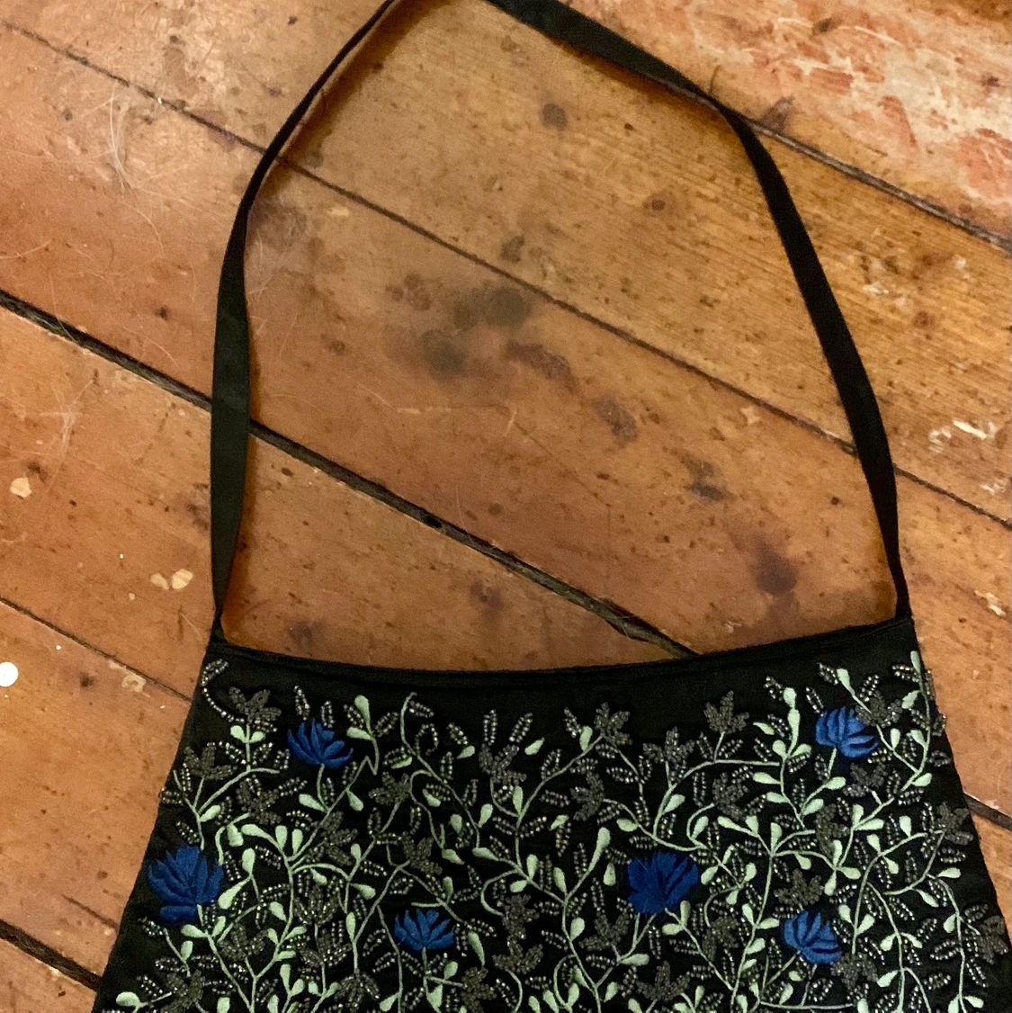 Handväska med broderi - 90