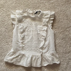 Topp zara - Jätte söt topp från zara som inte kommer till användning längre💖 köparen står för frakten!