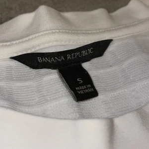 Banana republic - En vit rutig tröja💗 nypris ca 350kr säljer för 20kr🥰