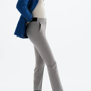 Byxor från zara stl xs - Superfina byxor från zara, använda Max 3 ggr. Som nya. Resor baktill följsamt stretchiga.