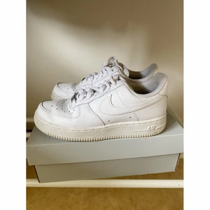Nike Air Force 1 - Använda en del men fortf i fint skick! 