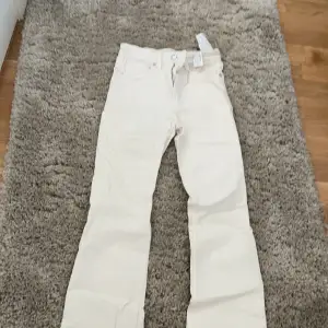 Fina zara jeans st 34 100 kr kostar dom frakt kan diskuteras ❤️