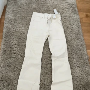 Zara - Fina zara jeans st 34 100 kr kostar dom frakt kan diskuteras ❤️
