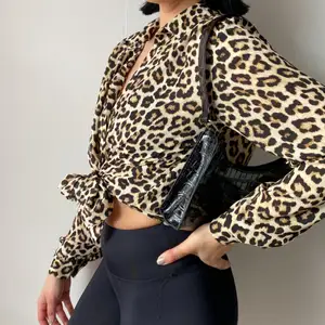 Tunn leopard skjorta 