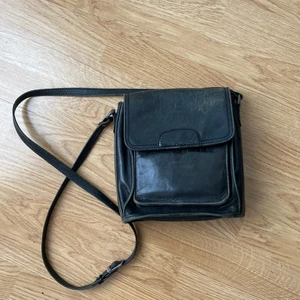 Väska - Väska. Frakt 66