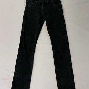Svarta jeans strlk 28 - Svarta jeans 
