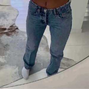 Midrise straight jeans från Zara