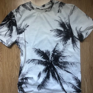 T-shirt - T-shirt i storlek M