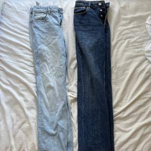 2 par straight low/mid waist jeans. Båda från Zara köpte för 500 kr/ st. TRYCK EJ PÅ KÖP NU! Mörka: stl 40, passar även 38 bra. Ljusa: stl 38. Säljer för 200 kr st eller båda för 350! 
