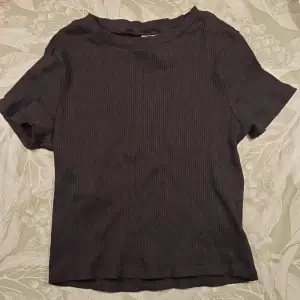 Basic ribbad svart t-shirt från H&M