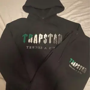 Trapstar tracksuit storlek M  Digitalt kvitto på mail beställt från Trapstar  Nästan helt ny