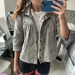 Trekvartsärmad jacka!! - Så fin kappa med trekvartsärm❤️