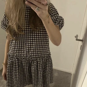 Sommarklänning - Söt klänning som är perfekt inför våren! Lånad bild skriv för egna. 🌟