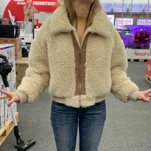 Jacka  - Söt jacka 300kr plus frakt