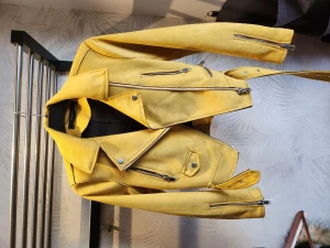 Vårjacka - Jätte fin gul vårjacka i mockaimiton från Zara. Storlek 36 