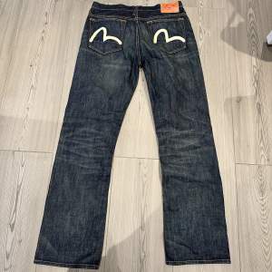 Mörkblåa Evisu jeans använda få gånger W34 L34
