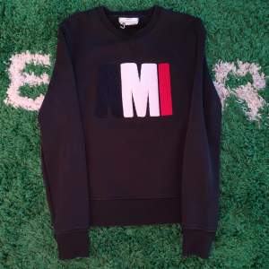 Svart AMI Crewneck i Small Cond 9/10