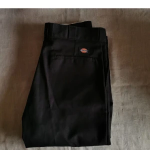Helt nya Dickies 874 - Tjena, säljer mina helt nya Dickies 874 byxor då de inte passade. 