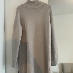 Klänning - Lite längre klänning ungefär till under knäna, använd 2 gånger 