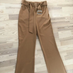 Mjuk kostymbyxa  - Bekväma sköna kostymbyxor 