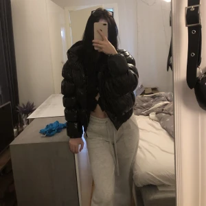 Glansig jacka  - jättefin och varm jacka, storlek 38