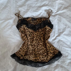 Zara linne - Sött linne från Zara, står storlek XS men passar större också 🐆 ❤️